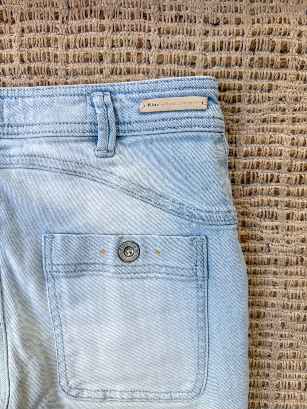 Pilcro Anthropologie light wash bootcut high rise jeans - size 27 - vintage fit